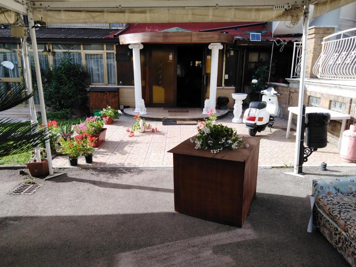 Hotel La Carina Grottaminarda Exterior photo